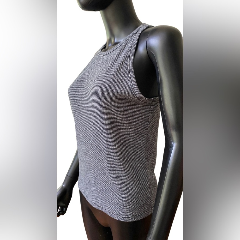 American Eagle: Black & White Top - Picture 7 of 17